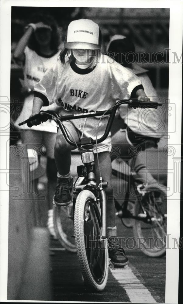 1987 Press Photo Joann LaCourse competes Standard Oil Bike Marathon at Halloran - Historic Images