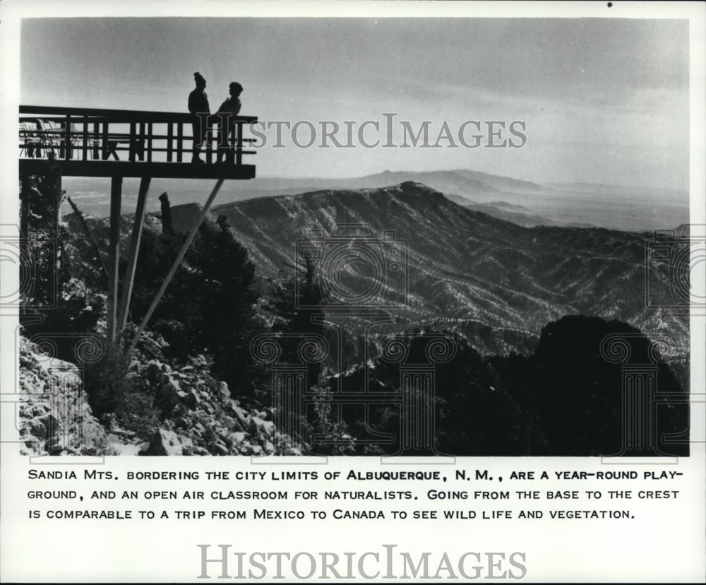 1986 Press Photo Sandia Mts. bordering the city limits of Albuquerque, N.M., are - Historic Images