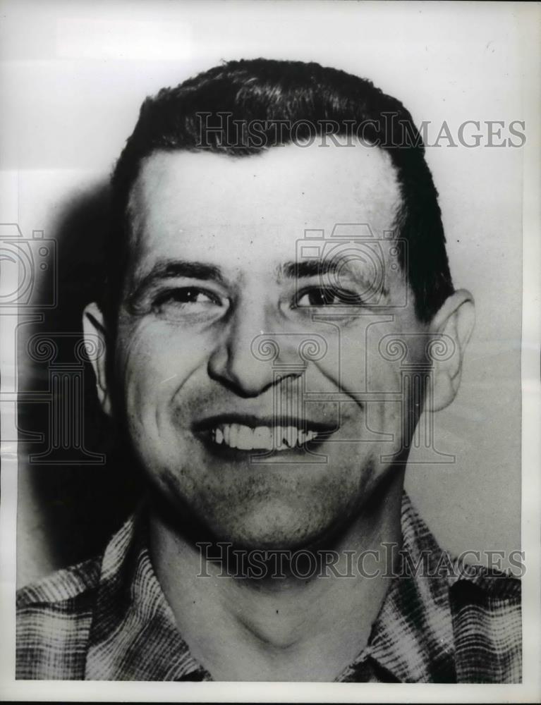 1962 Press Photo Francis Cary hours before he turned himself into the US Forces. - Historic Images