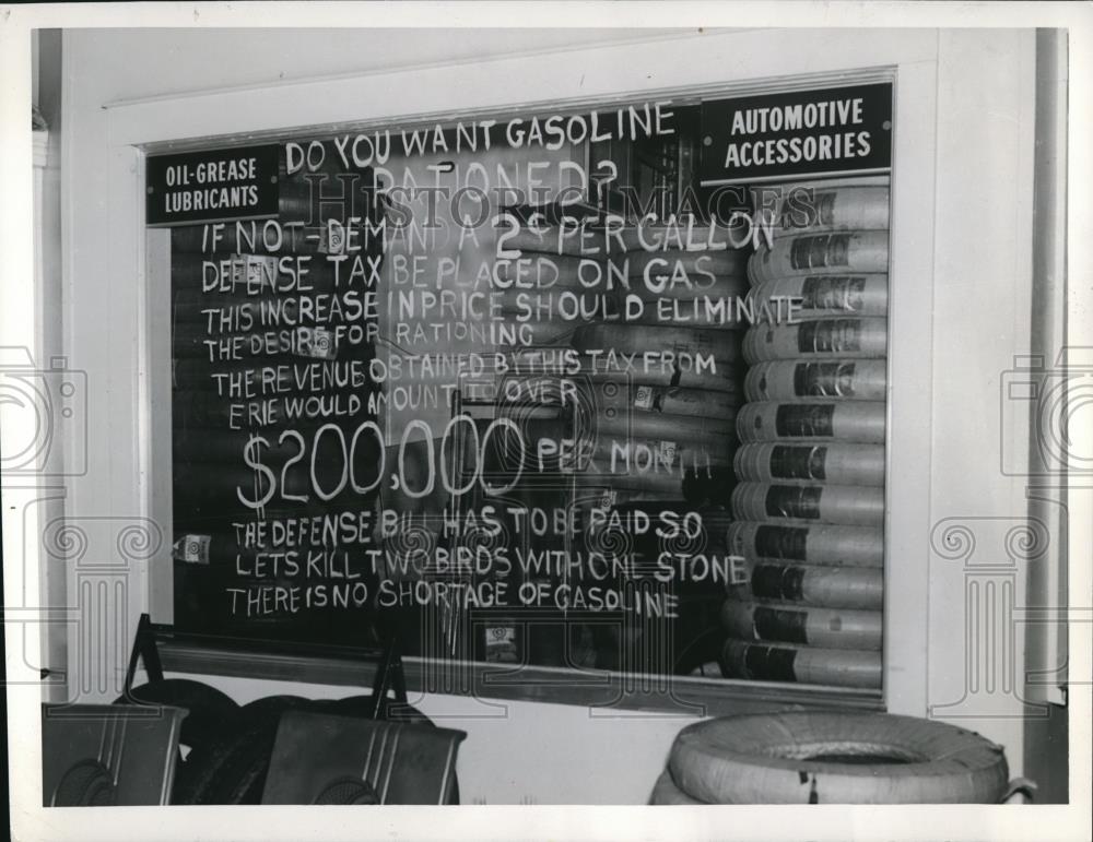 1941 Press Photo Sign Painted on Gas Station Window - Historic Images