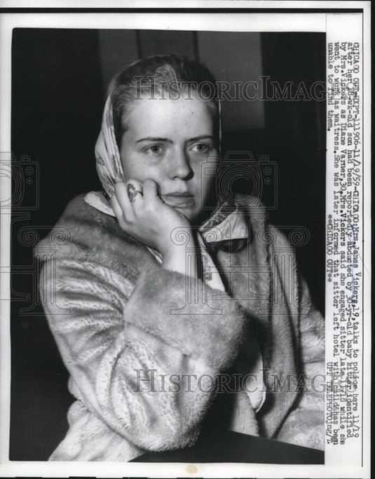 1959 Press Photo Mrs. James Vickers talks to the police about her son missing - Historic Images