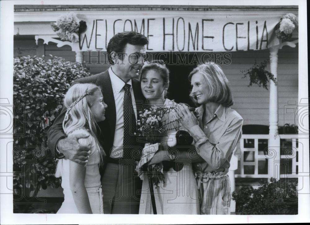 1978 Press Photo Katy Kurtzman, Mike Connors in Long Journey Back - Historic Images