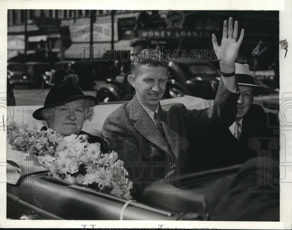 1937 Press Photo J Donald Budge American Tennis Champion Is Feted at City Hall - Historic Images