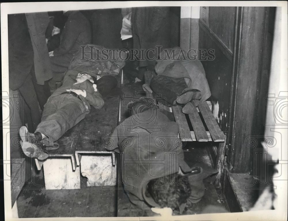 1937 Press Photo of seamen sleeping on their 74th day on strike. - Historic Images