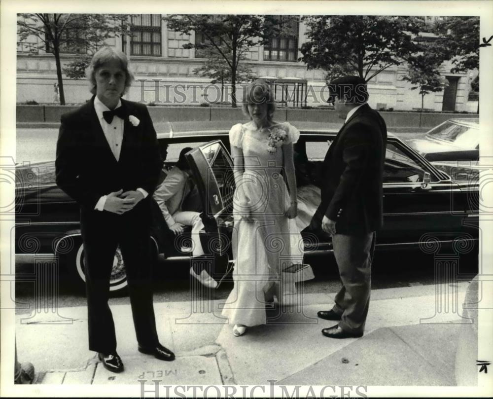 1984 Press Photo Randy Elkins &amp; Cheryl Letson arriving on Limo at West tech Prom - Historic Images