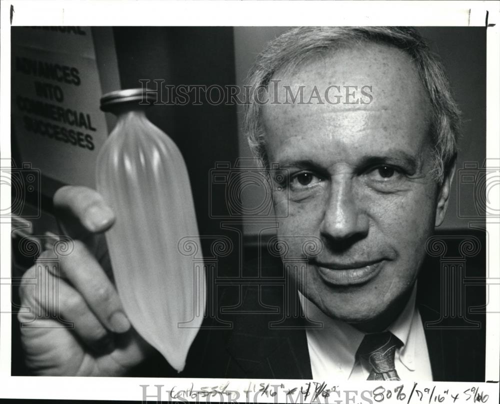 1991 Press Photo Bob Winer Pres. of Akron Polymer Container Corporation - Historic Images