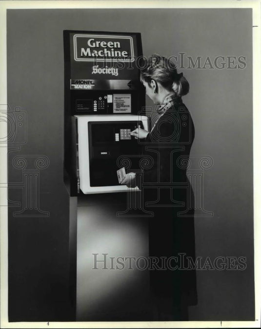 1988 Press Photo The Society Bank Green Machine Cash Dispenser - Historic Images