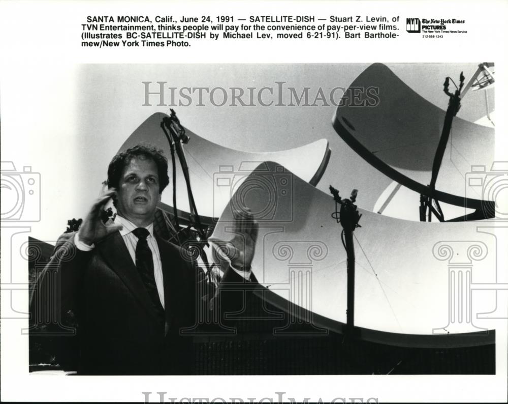 1991 Press Photo Stuart Levin of TVN Entertainment on pay-per-view films - Historic Images