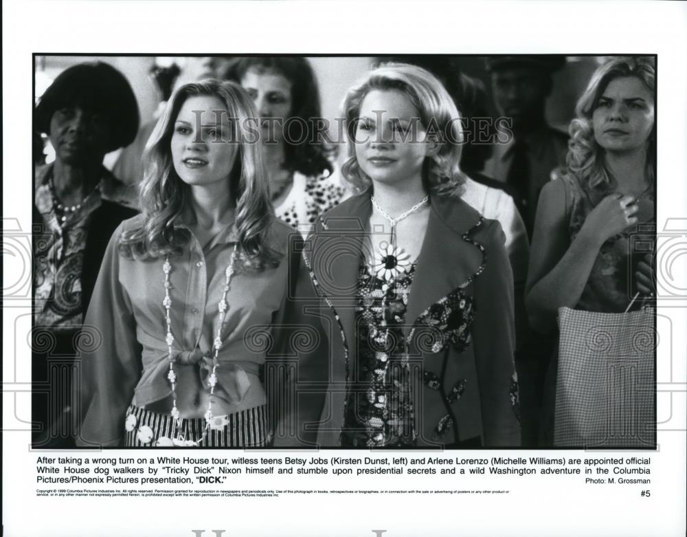 1999 Press Photo Kirsten Dunst and Michelle Williams star in Dick - Historic Images