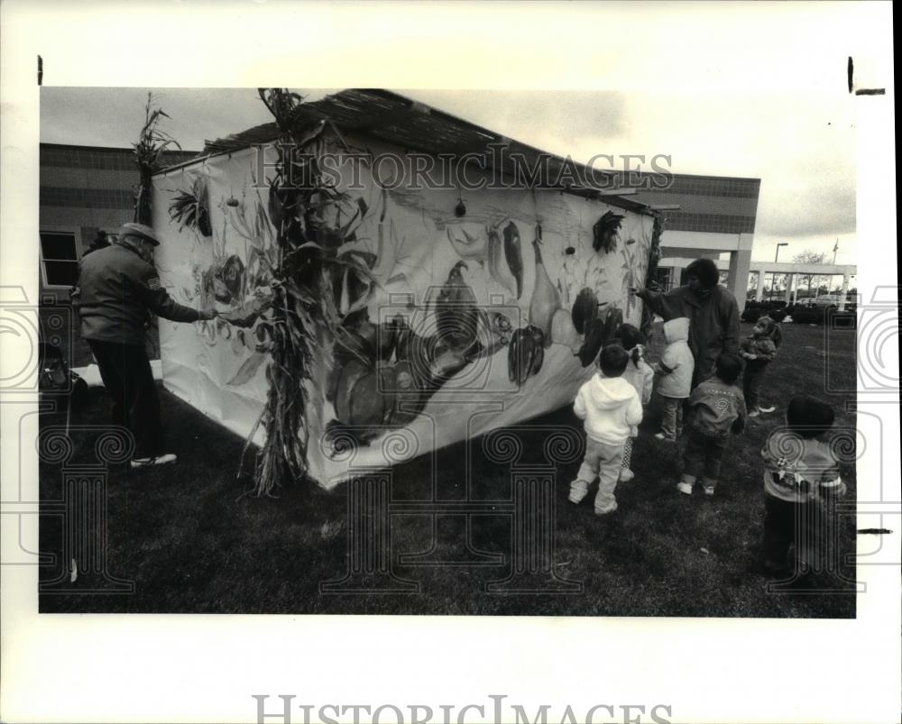 1987 Press Photo Jewish Harvest Festival - Historic Images