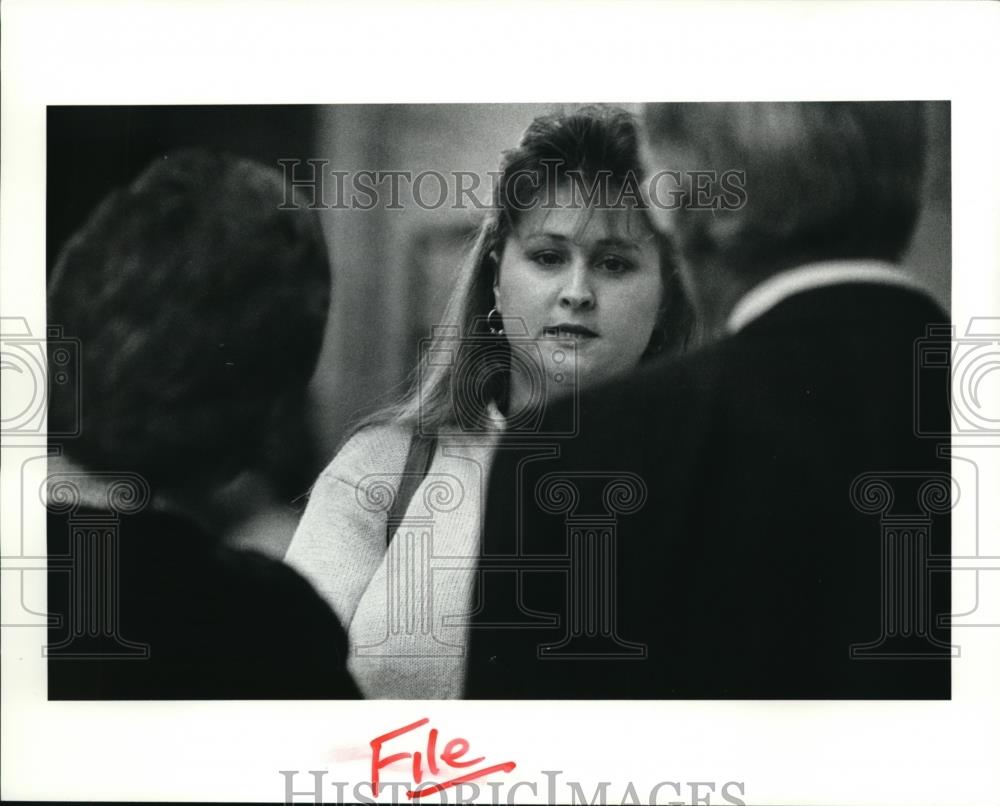 1990 Press Photo Char Sprague, former cult member outside the Painsville Court. - Historic Images