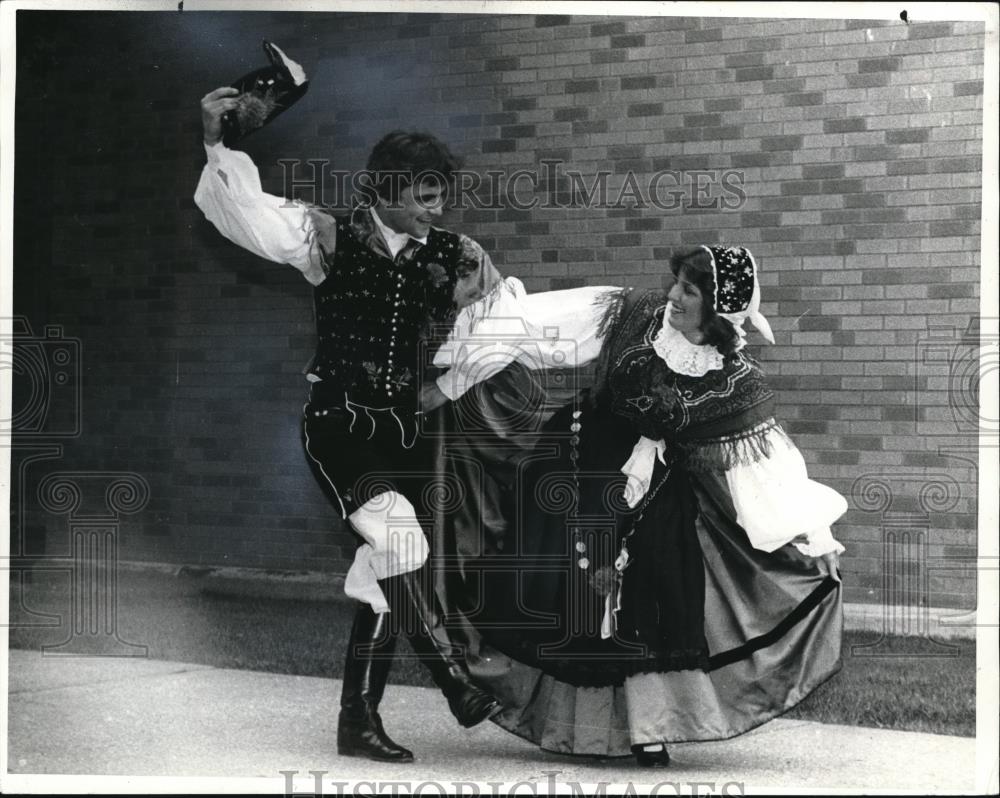 1982 Press Photo Mary Ann Druzino & Mija Dolina in Slovene Folklore Ins Festival - Historic Images