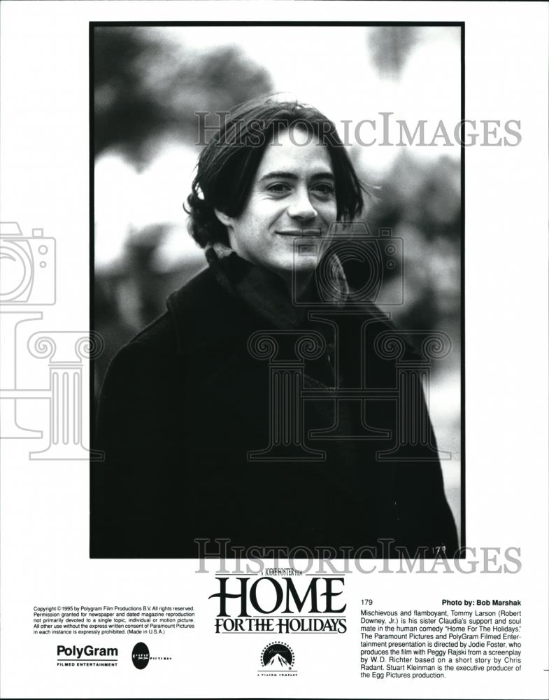 1995 Press Photo Robert Downey, Jr. in Home for the Holidays - cvp42502 - Historic Images