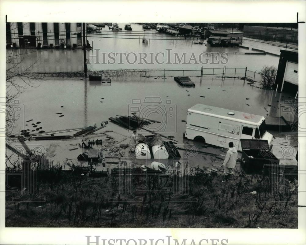 1990 Press Photo Flooded Industrial area North of Rockside Road near Canal Road - Historic Images