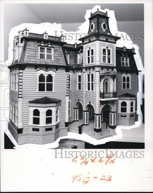1978 Press Photo A doll house to be raffled off by The Cabbage Patch - Historic Images