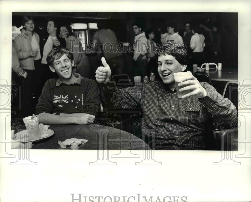 1983 Press Photo "The spot" CWRU Bar - Historic Images