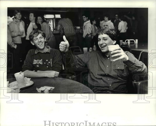 1983 Press Photo "The spot" CWRU Bar - Historic Images