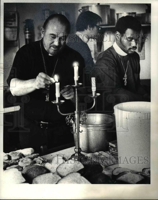 1981 Press Photo Preparing meals at St. Herman's Hospitality House - Historic Images