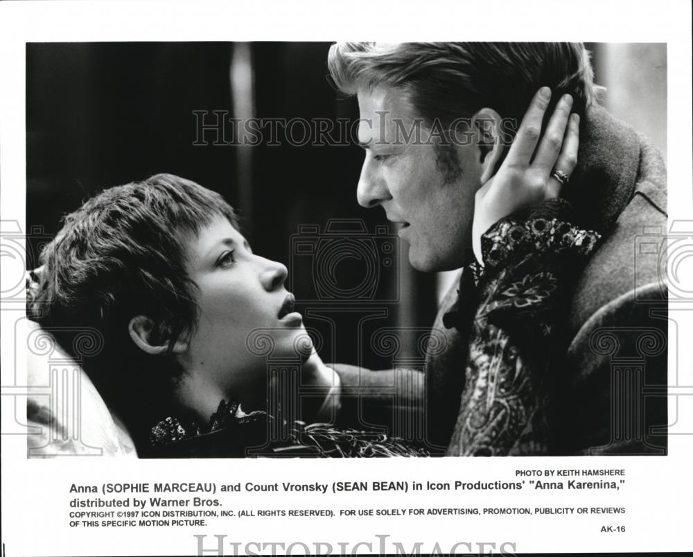 1997 Press Photo Sophie Marceau and Sean Bean star in Anna Karenina - cvp56653 - Historic Images