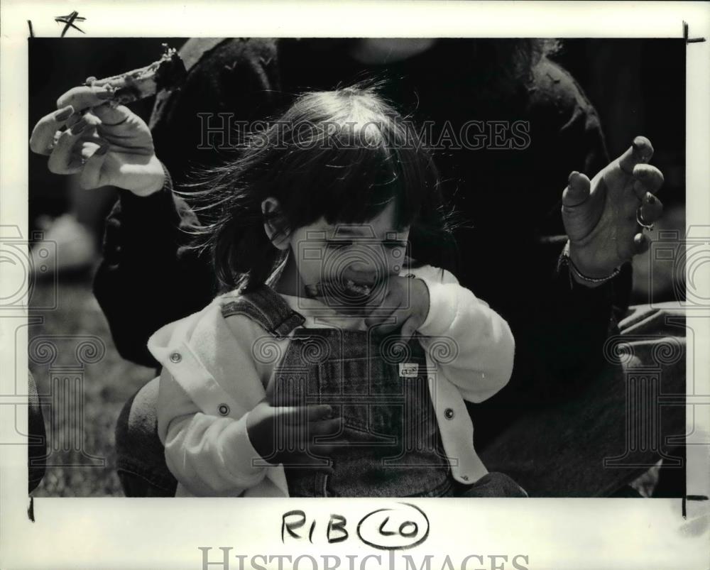 1990 Press Photo Kailey McVeigh at National Rib Cook Off ath North Coast Harbor - Historic Images