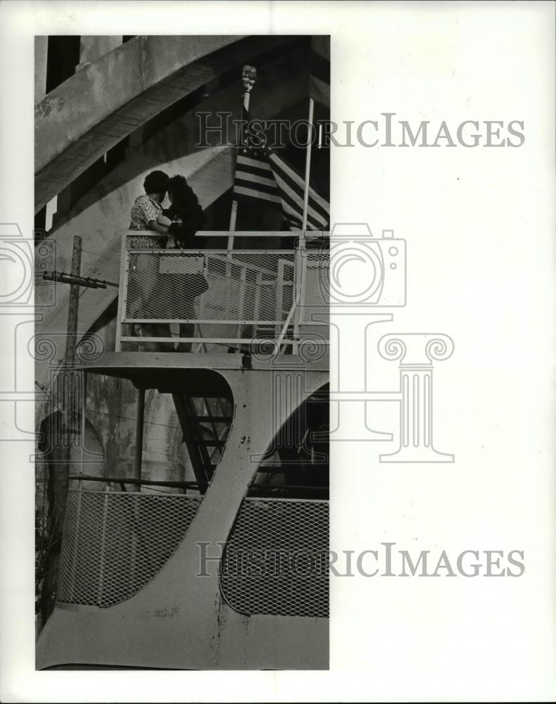 1985 Press Photo Love - 412 - Historic Images