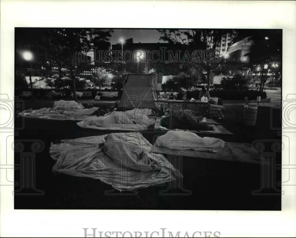 1990 Press Photo Homeless People - Historic Images