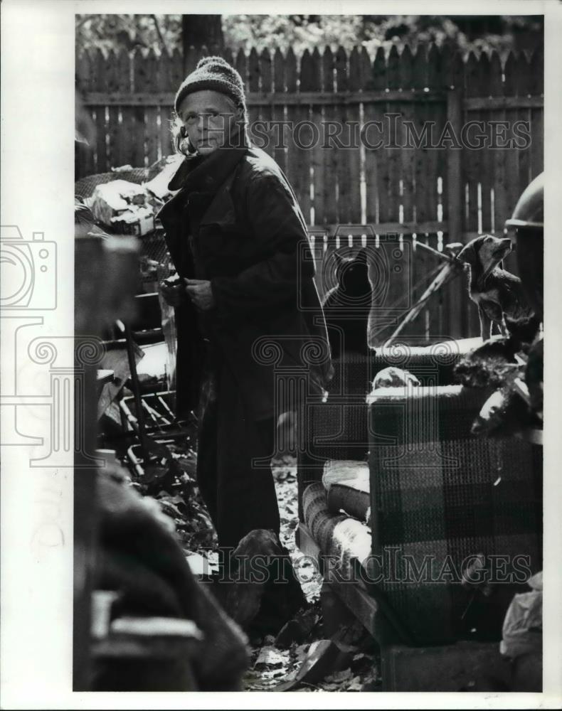 1989 Press Photo Jean Colton with her dogs and cats - Historic Images