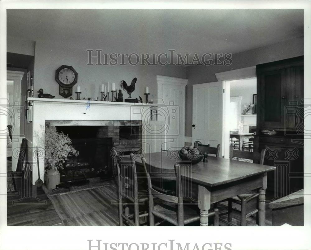 1988 Press Photo The Inn&#39;s kitchenette at Bradwyne Falls - Historic Images