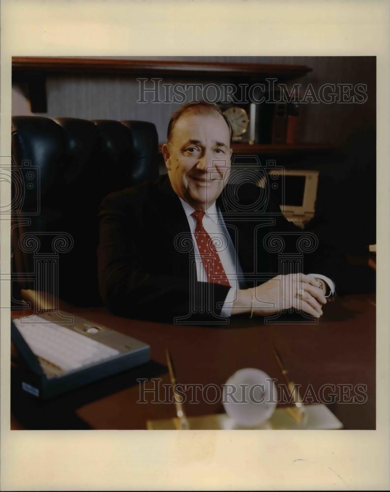 1996 Press Photo The Cleveland Play House President and Board Of Trustees Robert - Historic Images