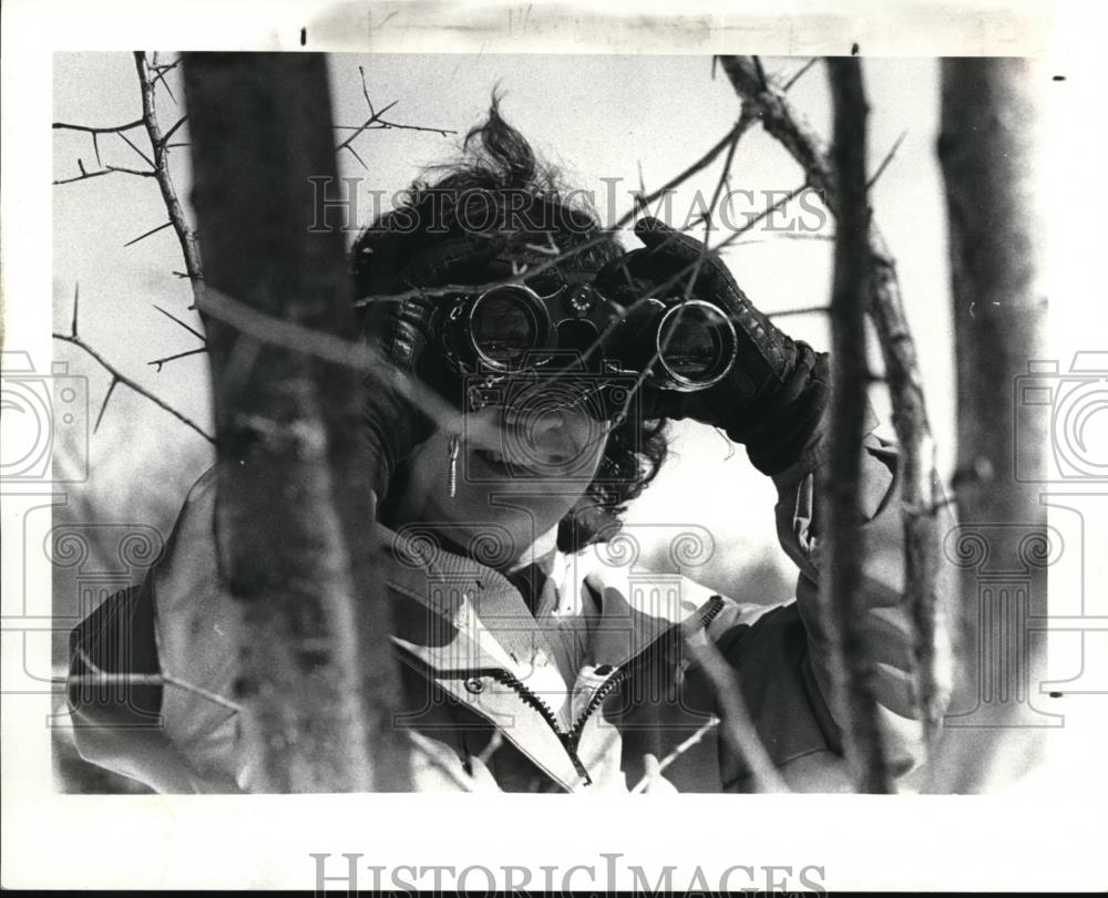 1982 Press Photo The birdwatching Holden Arboretum Christine Holyland - Historic Images