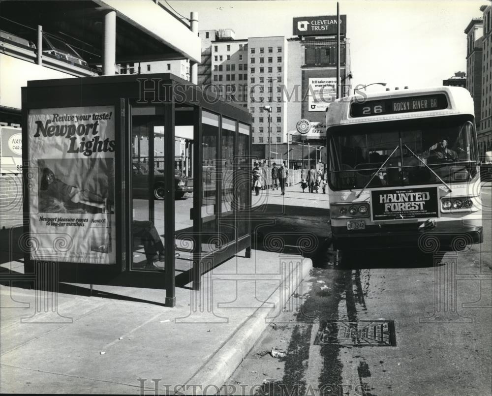 1978 Press Photo Bus Stop - Historic Images