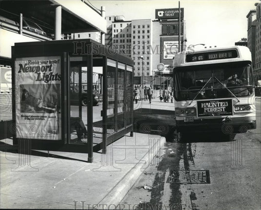 1978 Press Photo Bus Stop - Historic Images