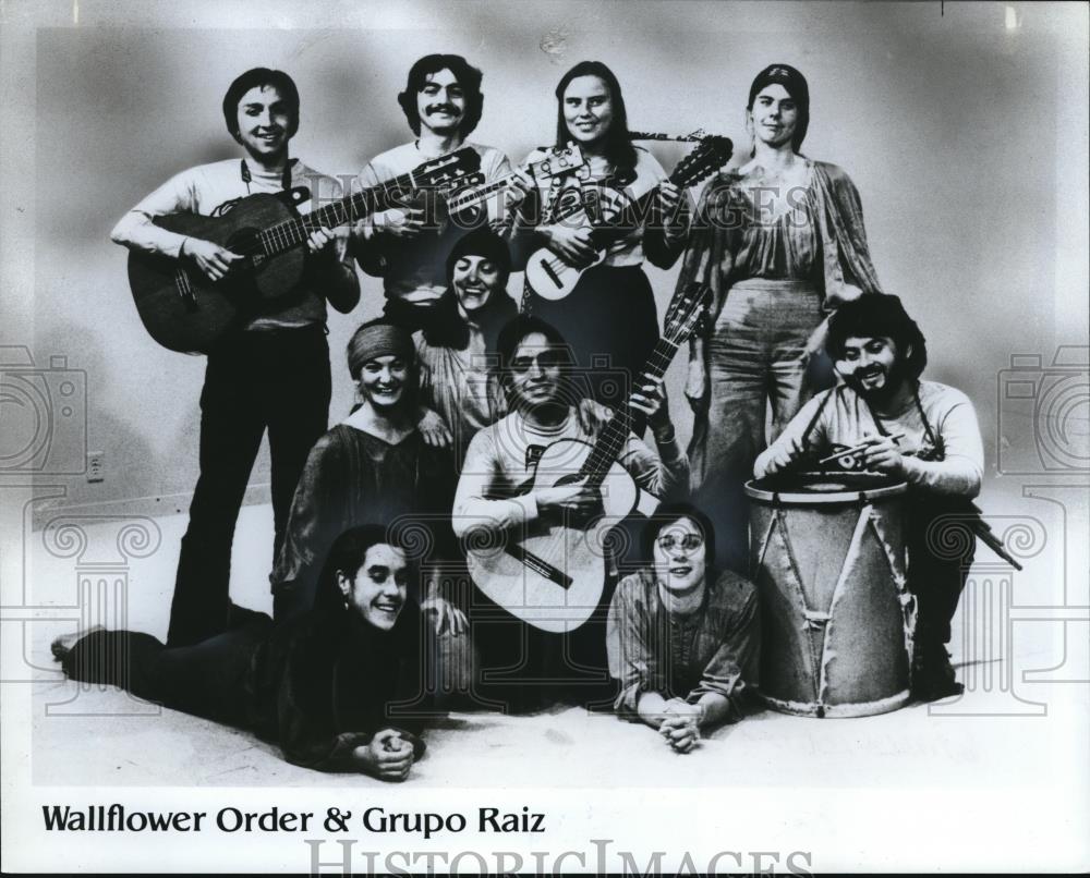 1981 Press Photo Wallflower Order &amp; Grupo Raiz - Historic Images