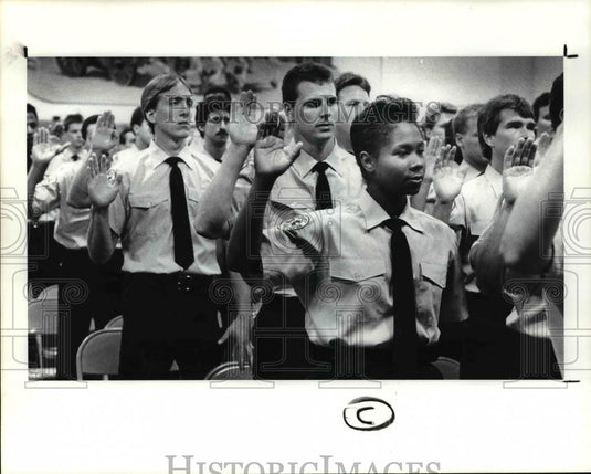 1989 Press Photo Some of 78 members of fire fighters being sworn - Historic Images