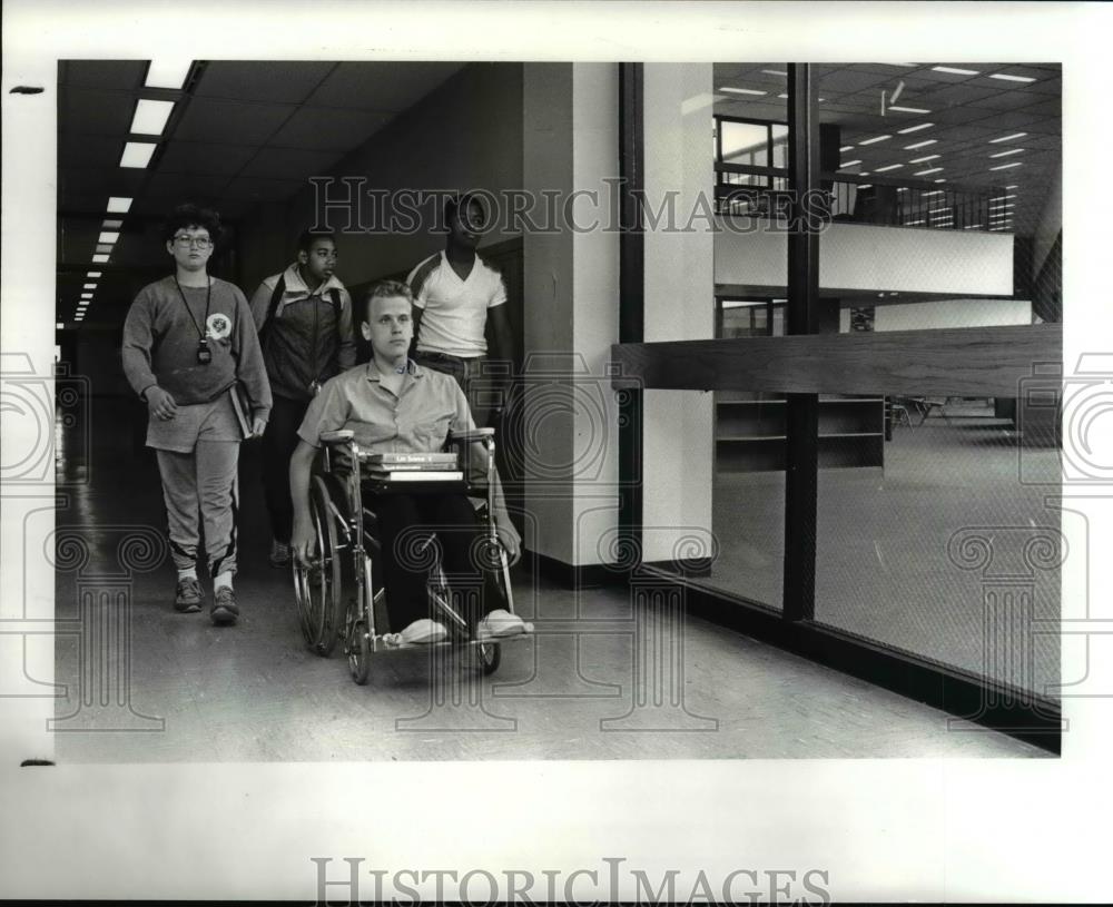 1986 Press Photo Donald Roy of the Lincoln Junior High School - Historic Images