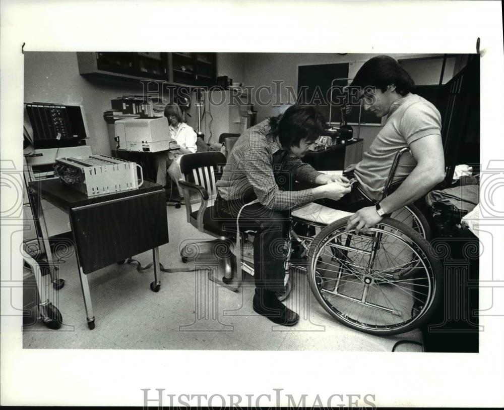 1982 Press Photo Handicapped Sam is Wired for Movement - Historic Images