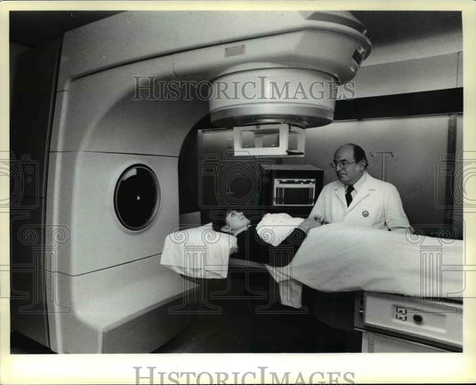 1979 Press Photo Dr. Ralph Alfidi, radiology department head - Historic Images