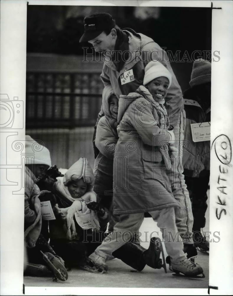 1989 Press Photo The kids in the Public Square rink - Historic Images