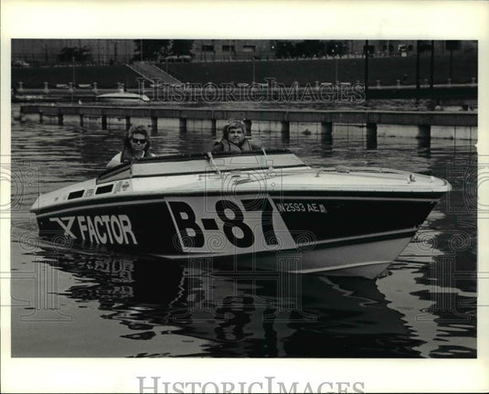 1990 Press Photo Scott Duvall & Bruce Olsen during the Cleveland Race for Life - Historic Images