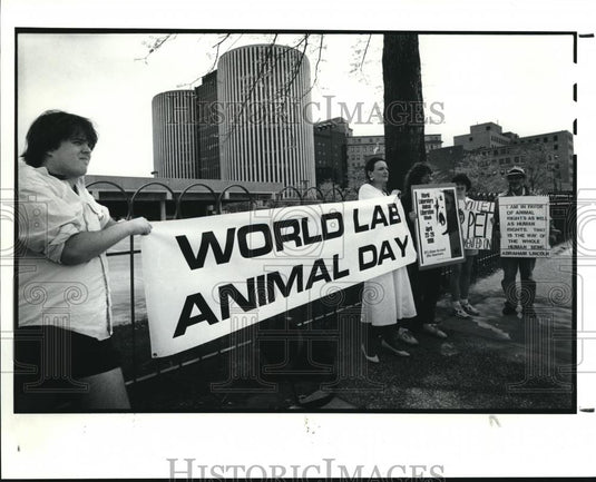 1990 Press Photo Animal rights advocates demonstrate on Scranton Road - Historic Images