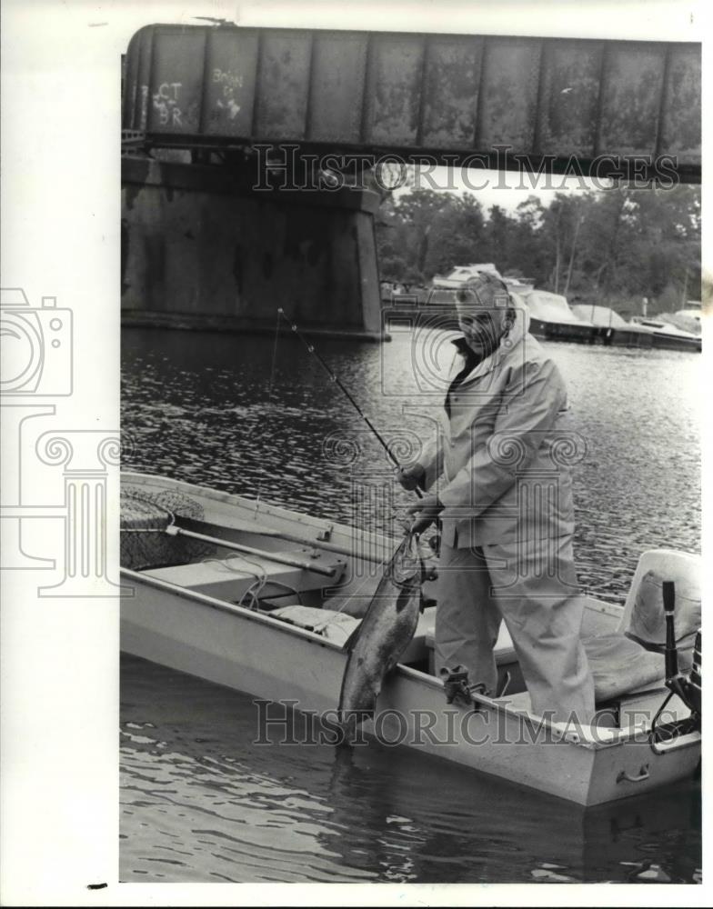 Press Photo Fishing - Historic Images