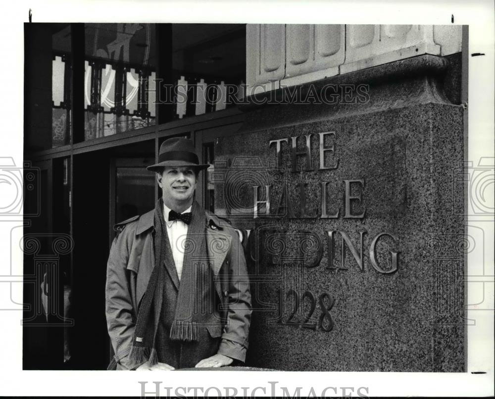 1987 Press Photo Jim Wood, Author of Book on Halles - Historic Images
