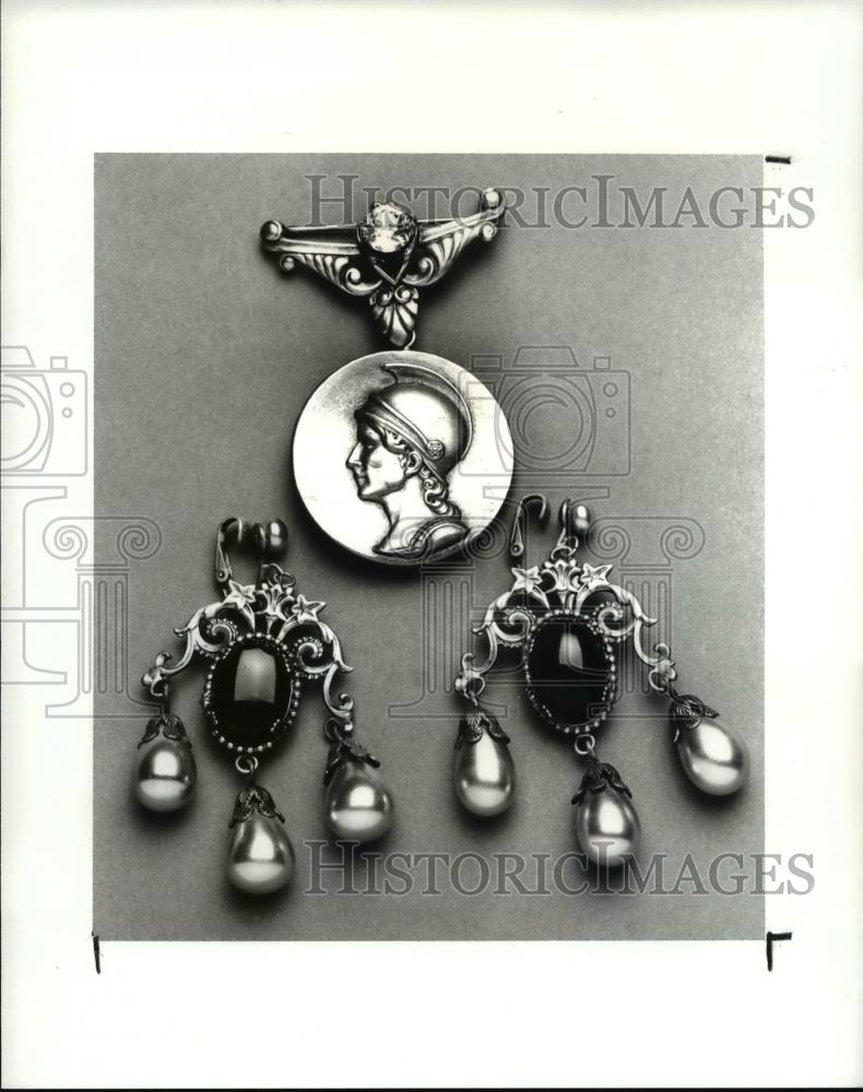 1987 Press Photo Earnings worn by Ginger Rogers in a movie - Historic Images