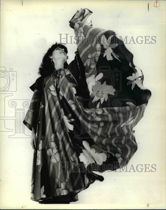 1983 Press Photo Marijke Benedict on The Wearavle Art Show II for Art Festival - Historic Images