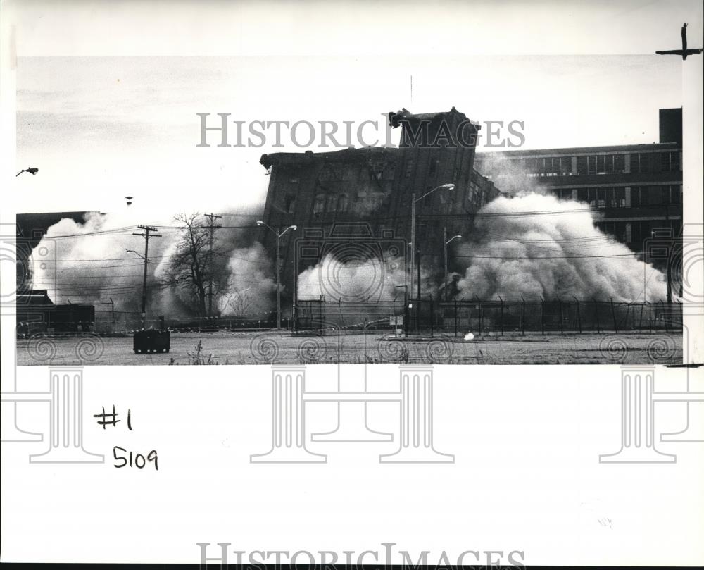 1990 Press Photo Series of blast levels two Alcoa Administration Building - Historic Images