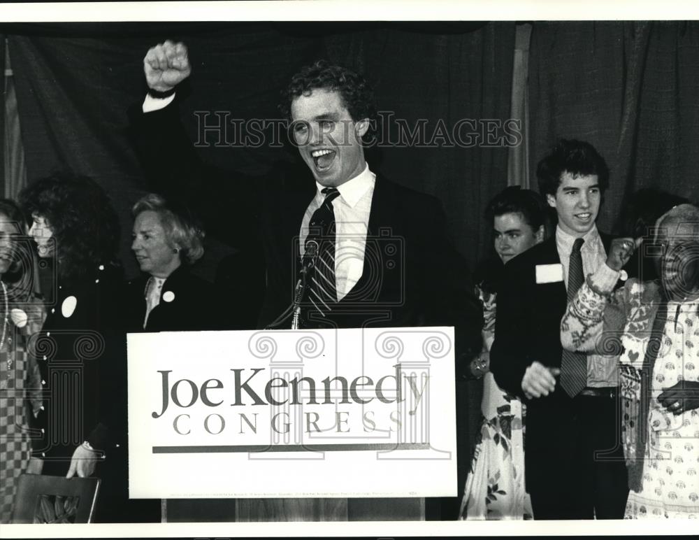 1986 Press Photo Joseph Kennedy II Cambridge Mass. Speech with Ethel Kennedy - Historic Images