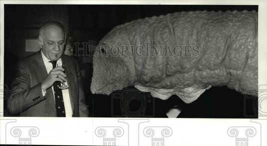 1987 Press Photo Apatosaurus Dinosaur - Historic Images