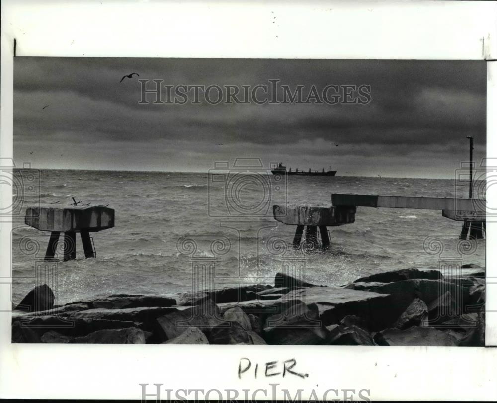 1989 Press Photo Pier at Edgewater State Park destroyed during a storm - Historic Images