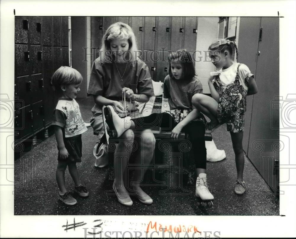 1991 Press Photo Sandy Bibbons with her children - Historic Images