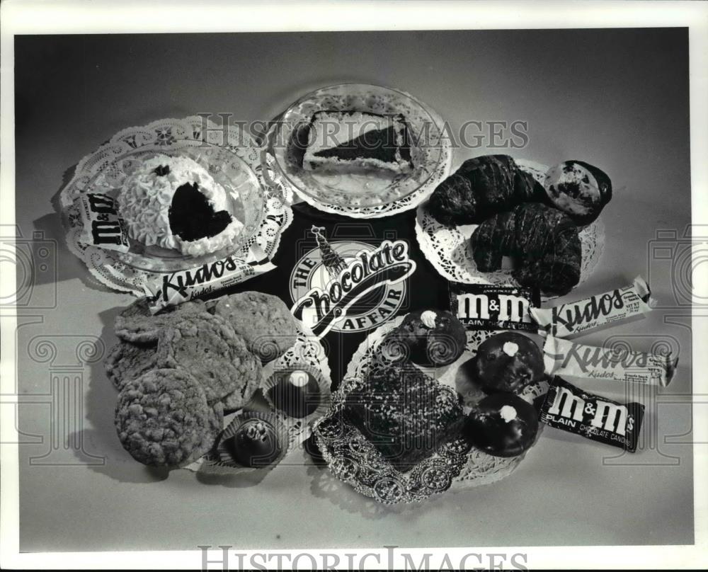 1986 Press Photo Gayle Waxman and the Cleveland Chocolate Affair - Historic Images